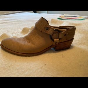 Frye armadillo low boots size 7.